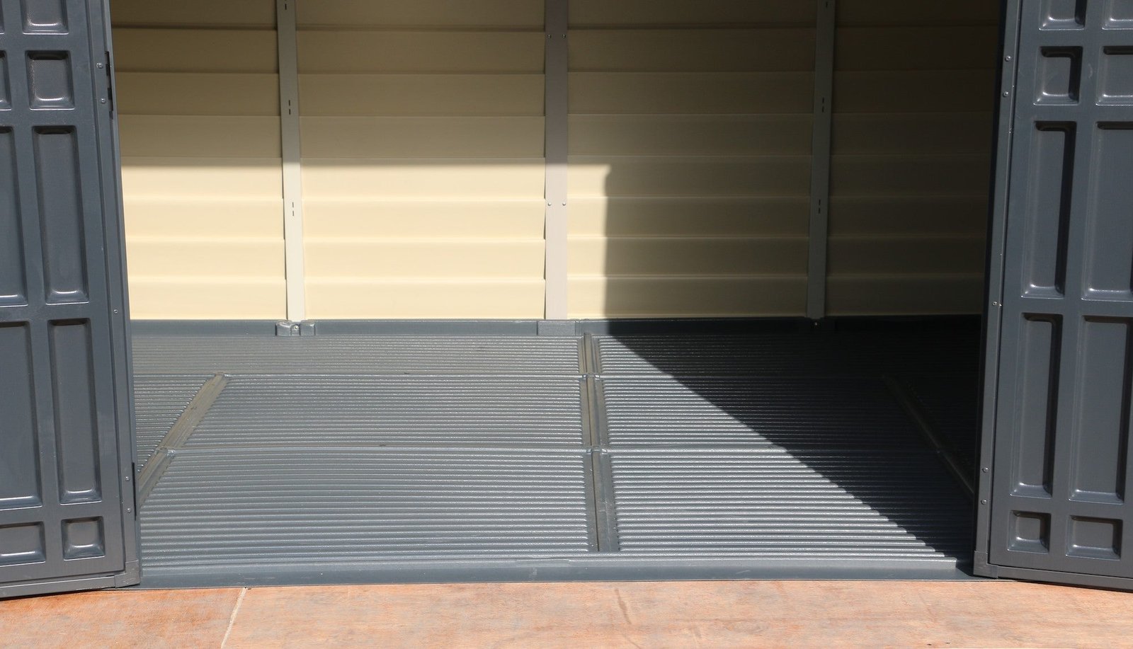 StoreMax Plus moulded floor close-up